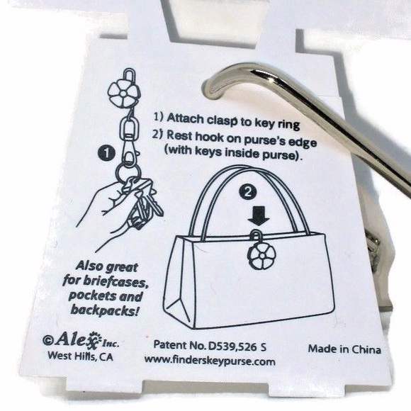 Girly Pirate ๐๐ Key Finder keychain NWT - Picture 2 of 2